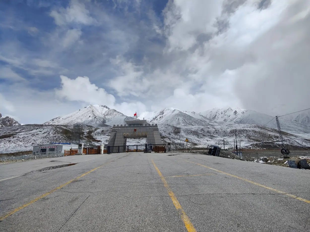 The Pakistan China border at Khunjerab Pass